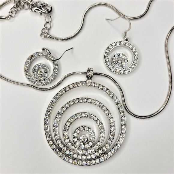 Round Pendant crystal studded long necklace with Matching earrings - Picture 1 of 9